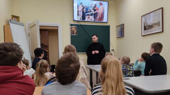 В Воскресной школе Котловки прошел открытый урок, посвящённый святителям Николаю и Спиридону