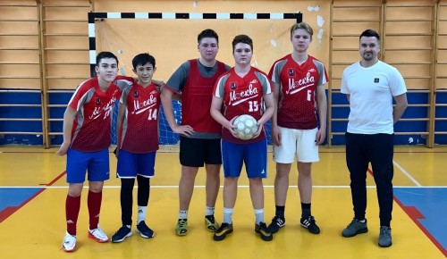 Сборная школы №1101 стала призером районного турнира по мини-футболу