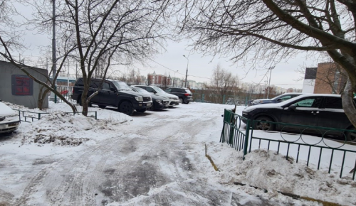 В Южном Бутове на месте незаконной парковки сделали общедоступную автостоянку