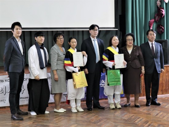 Школу №17 посетили представители посольства республики Корея