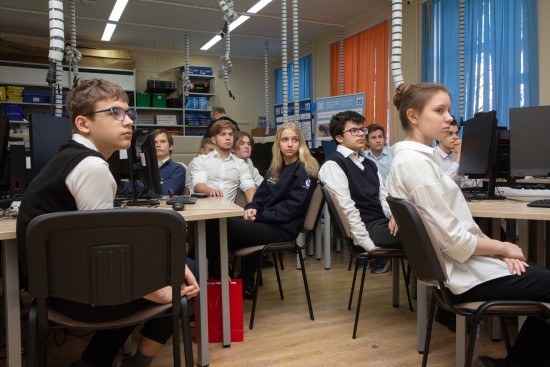 Ученики школы №2086 посетили встречу с летчиком-испытателем и космонавтом Валерием Токаревым