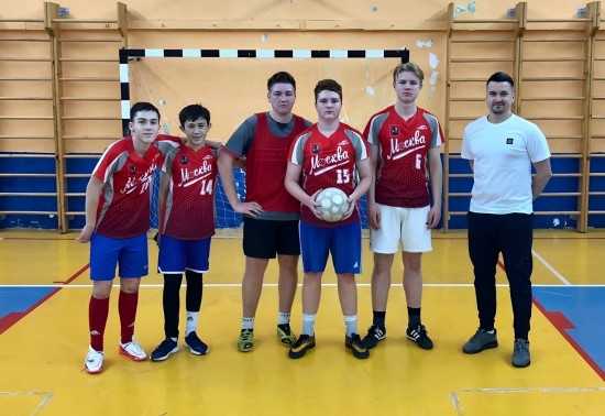 Сборная школы №1101 стала призером районного турнира по мини-футболу