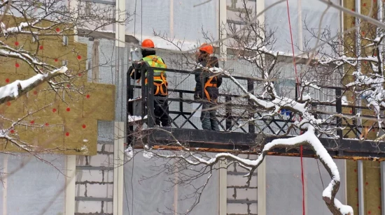 Строители демонтировали старые коммуникации в поликлинике на Новоясеневском проспекте 