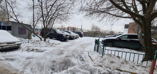 В Южном Бутове на месте незаконной парковки сделали общедоступную автостоянку