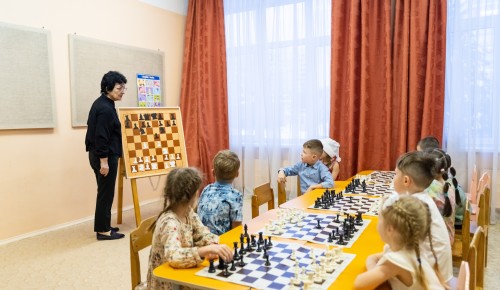 Тренировка для юных умов. В дошкольном отделении школы №1368 открылся шахматный кружок