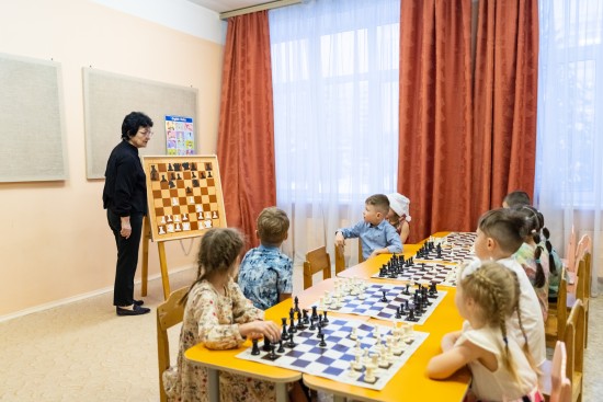 Тренировка для юных умов. В дошкольном отделении школы №1368 открылся шахматный кружок