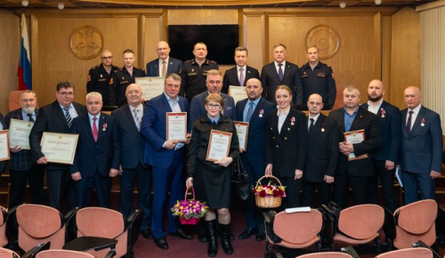 Анатолий Выборный: Наградили столичных охранников, которым удалось спасти жизни 14 детей-инвалидов в Купянске из-под огня ВСУ