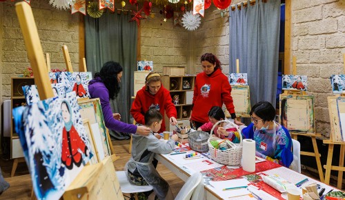 В Северном Бутове в рамках фестиваля «Путешествие в Рождество» научат изготавливать яркие афиши