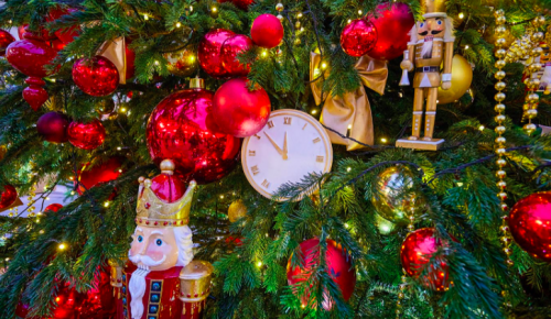 Гости фестиваля «Путешествие в Рождество» могут оформить открытки для участников СВО