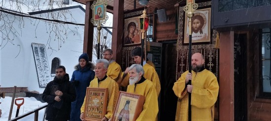 В храме Патриарха Московского в Зюзине состоялись праздничные богослужения