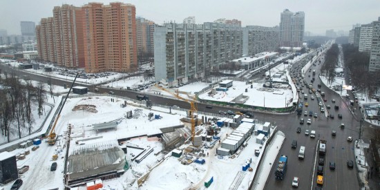 На Ленинском проспекте ограничено движение из-за строительства метро