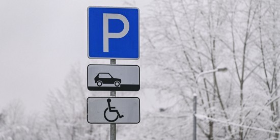 На зимних каникулах жители Теплого Стана смогут оставлять автомобили на парковках бесплатно