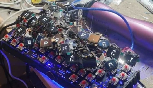 Старшеклассники бутовской школы создали отечественную клавиатуру для геймеров