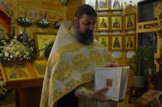 Участников написания иконы для храма Патриарха Московского в Зюзине наградили