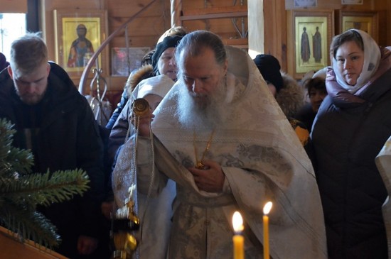 В храме Патриарха Московского состоялось освящение иконы для иконостаса