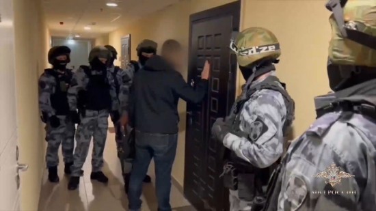 В Московском регионе полицейские пресекли деятельность аферистов, обманывавших пенсионеров под предлогом проверки водопроводных труб