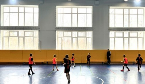 Команда школы №1534 заняла третье место на окружном турнире по мини-футболу