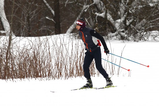 Тренеры Мосгорспорта научат кататься на лыжах в Воронцовском парке