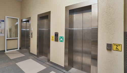 В Обручевском районе построили здание в форме призмы