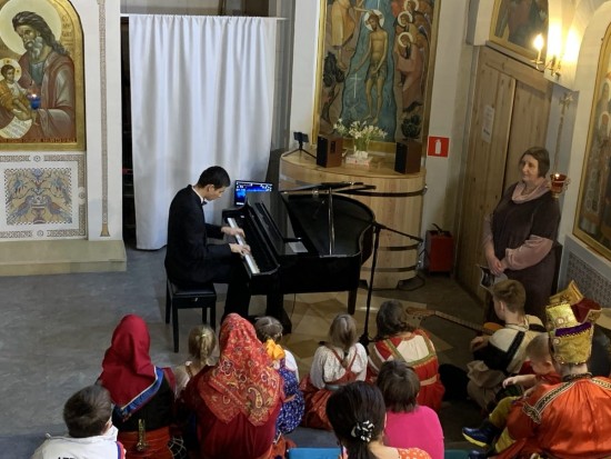 Храм Бориса и Глеба в Зюзине провел концерт для детей в клинической больнице