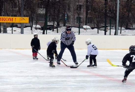 В Черемушках провели соревнования по хоккею «Золотая шайба»