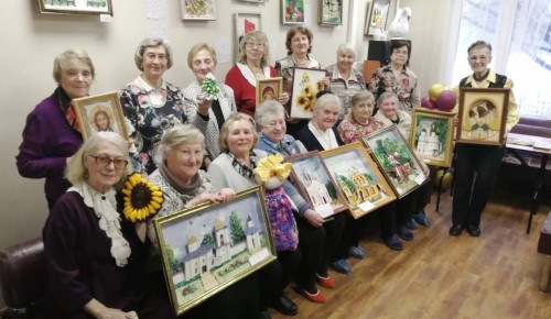 В ЦСО «Теплый Стан» организовали выставку работ долголетов из клуба «Гармония»