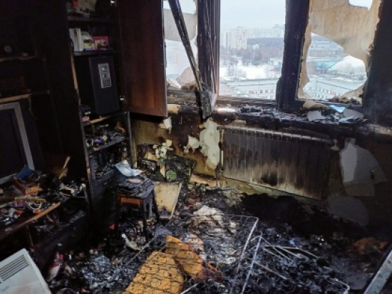 При пожаре в доме на Ленинском проспекте погиб мужчина