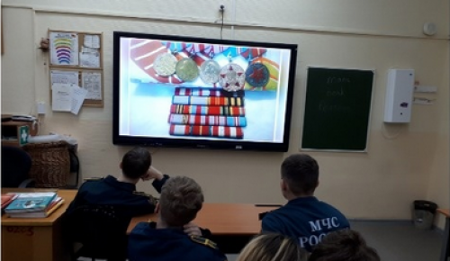 В школе №626 провели уроки мужества, посвящённые 80-летию прорыва блокады Ленинграда