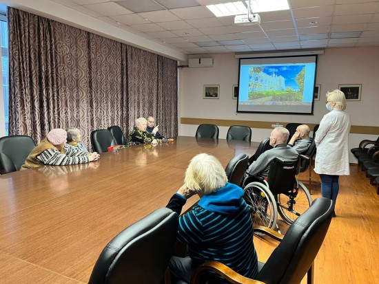 Жители геронтологического центра «Тропарево» совершили виртуальную прогулку по «Царскому Селу»
