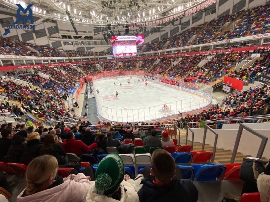 Ученики школы №538 получили приз от хоккейной команды «Спартак»