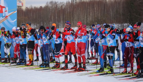 Лыжный спорт в массы! На старт «Лыжни России» в Москве вышли около трех тысяч человек