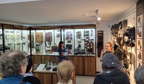 Члены Общества глухих района Ясенево посетили Музей истории телефонов