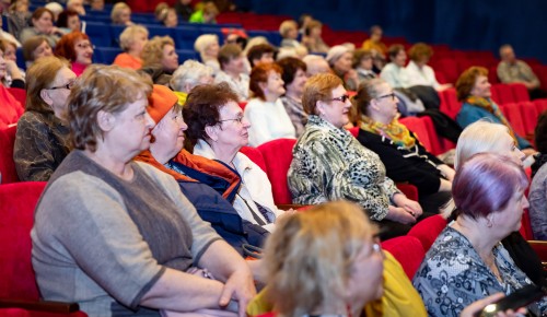 В кинотеатре «Салют» пройдет серия встреч для «долголетов» по теории кинематографа