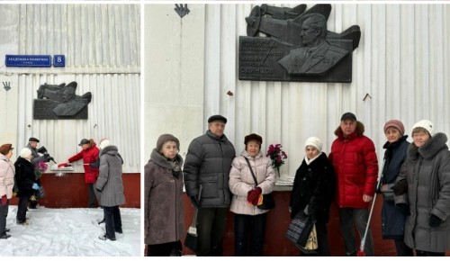 Совет ветеранов и молодежная палата посетили три мемориальные доски Ломоносовского района