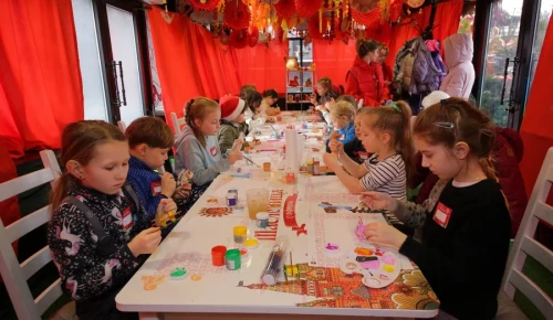 На фестивале «Московская Масленица» в ЮЗАО научат мастерить и расписывать игрушки