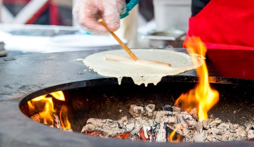 Жителей Северного Бутова научат печь гречневые блины на фестивале «Московская Масленица»