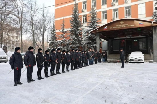 В УВД по ЮЗАО прошло возложение цветов к Памятнику погибших сотрудников ОВД в преддверии празднования 23 февраля