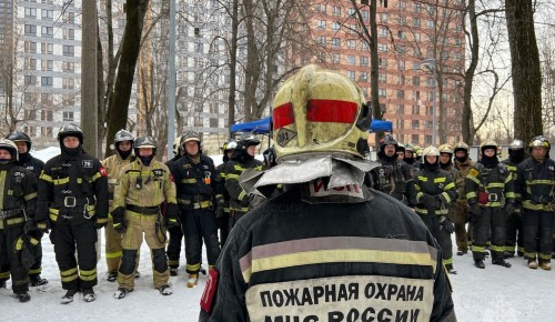 В Москве прошли практические занятия по вскрытию дверей при помощи различного ручного инструмента