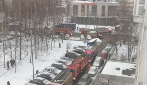 Пожарные потушили возгорание на Чечерском проезде