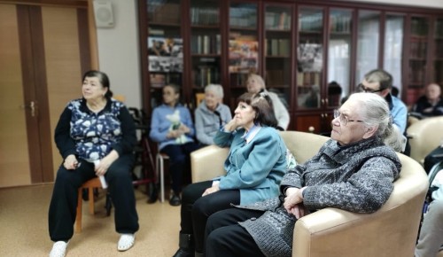 В геронтологическом центре «Тропарево» организовали литературный вечер «Поэзия весны»