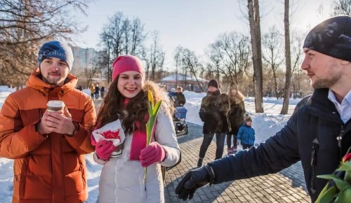 Жительницы Гагаринского района могут посетить «День тюльпанов» в Воронцовском парке 8 марта