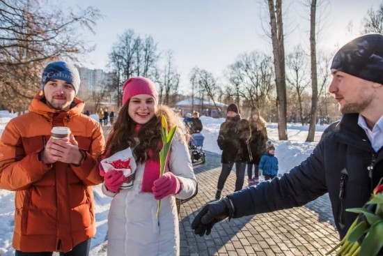 Жительницы Ломоносовского района приглашаются на «День тюльпанов» в Воронцовском парке 8 марта