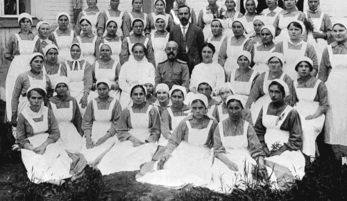 Первые женщины-врачи в стране