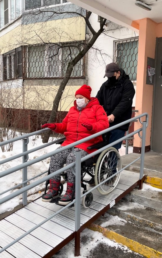 Представители Черемушкинской МРП помогли инвалиду-колясочнику добиться установки пандуса