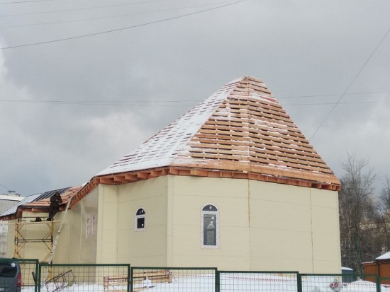 В Конькове завершается строительство временного храма