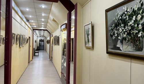 В библиотеке №183 проходит персональная выставка художницы Анны Запольской