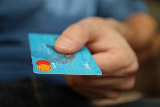 Полицейские из Теплого Стана задержали подозреваемого в краже банковской карты