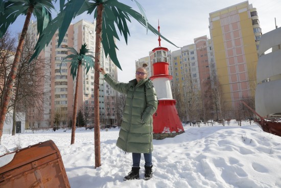 Тропики в Южном Бутове. Мы узнали, кто навёл красоту во дворах на ул. Адмирала Лазарева