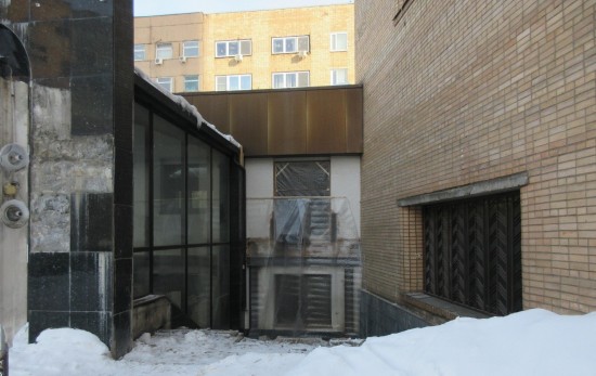 Незаконную реконструкцию здания остановили в районе Коньково
