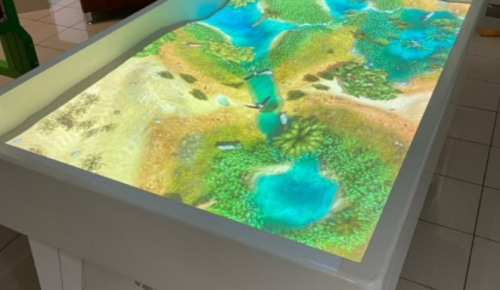 В Дарвиновском музее появилась новинка — интерактивная песочница «Рельеф Земли»